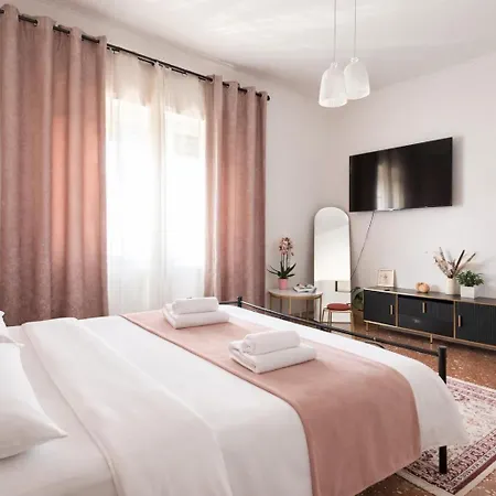 Roman Holiday Home *